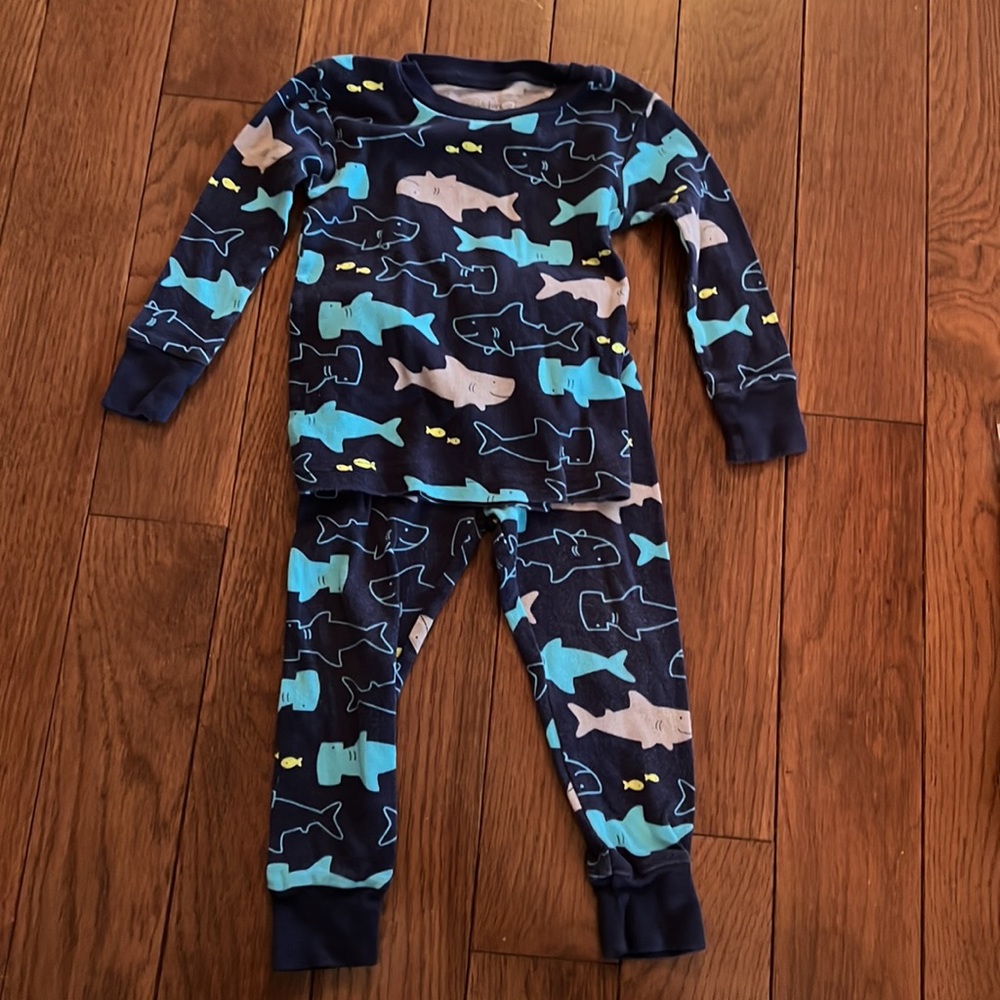 Bundle of 7 pajama sets - Picture 5 of 8